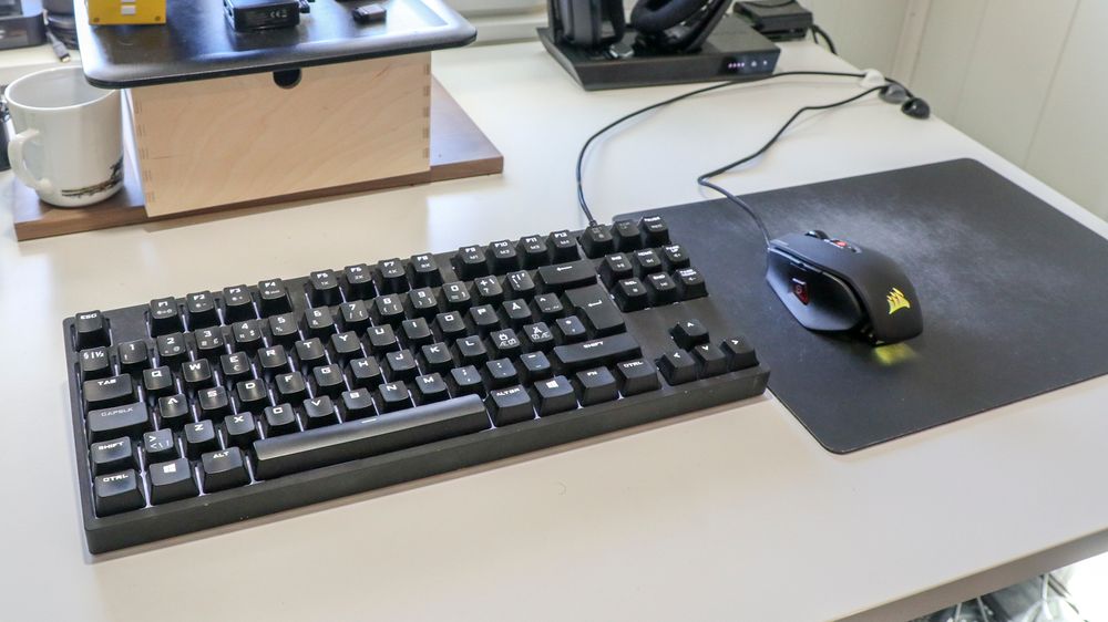 Lite ekstra dilldall, men en bokstavelig talt «killer combo» for FPS-spill, i all sin enkelthet, siden tastaturet uten numpad gir oss mye ekstra plass til peke rundt med geværet.