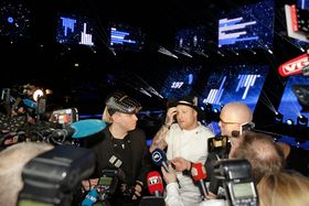 OMGITT AV PRESSE: Hele Norge og Europa vil ha JOWST! Her møter de pressen etter at seieren er et faktum.