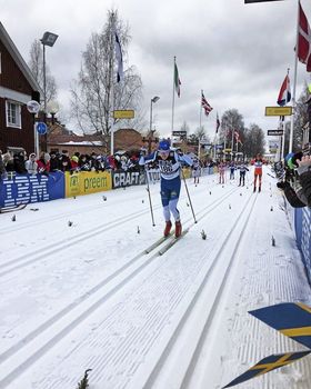 UTHOLDENDE: Thomas Gifstad i full fart mot mål i Vasaloppet.