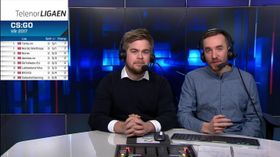 Simen Henriksen (t.v.) og Eskil Uggen i TV 2-studioet under sendingen til Telenorligaen.