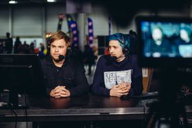 Simen «warclOwn» Aas Henriksen (til venstre) tror det blir tøft for BX3 å nå sluttspill. Her sammen med Philip «Philip» Løseth under SpillExpo.