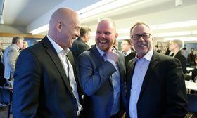 NRK-sjef Thor Gjermund Eriksen har hentet mange mellomledere fra VG og Dagbladet - her ved sjefredaktørene Gard Steiro og John Arne Markusen. Bildet er fra lanseringen av Faktisk.no i vinter.