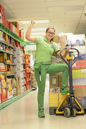 UNG OG LOVENDE: Ingrid Haugnes (22) er ung og lovende butikksjef på Kiwi på Tårnåsen, med høye mål for butikken fremover.