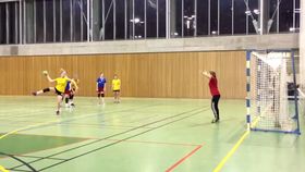 KJEMPET HARDT: Oppegård 2-damene ble et skonummer for små for Bjørndal.