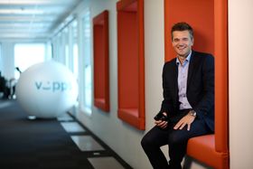 SPENT: – Det blir spennende å se om hotellgjestene til Thon Hotels omfavner Vipps, sier Rune Garborg, konserndirektør for DNB Vipps og Betaling. Foto: Stig B. Fiksdal.