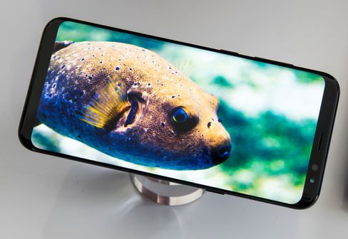 Enorm skjerm med HDR-funksjonalitet hører til. Det kommer innhold fra Amazon og Netflix med tiden.