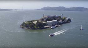 Tjenesten lar deg utforske severdigheter fra nye perspektiver, som for eksempel den kjente fengselsøya Alcatraz, her avbildet i demontrasjonsvideoen.