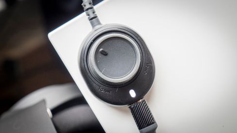 Med Arctis 5 får du en egen chatmixer, som er utrolig fin å ha for deg som spiller mye sammen med venner.