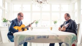 KLARE FOR KONSERT: Sammen med Jonas Fjeld, er Ole Paus klar for konsert på sin nye hjemmebane!