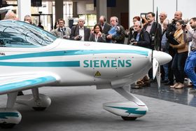 AERO: Akroflyet Extra 330L var en av de sprekeste flynyhetene under Aero i fjor.