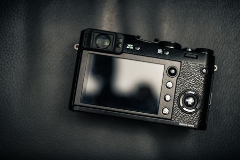 Fujifilm X100F sett bakfra.