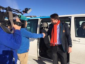 TV-KJENDIS: Eiendomsmegler Bjørn Vidar Lazar Braathen, blir gjerne med på Solgt! igjen, men helst i varmere strøk.