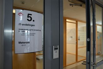 Nav sin IT-avdeling befinner seg rett ved Birkelunden på Grunerløkka i Oslo sentrum. Totalt er det rundt 650 IT-ansatte i Nav. Fremover skal de bli flere.