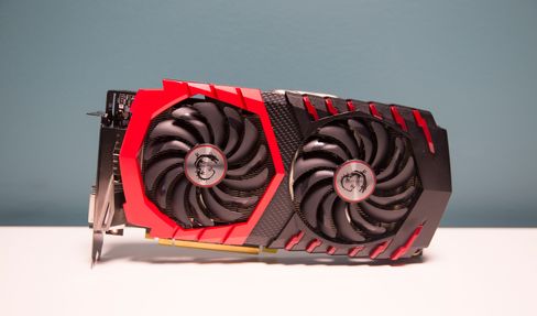 AMDs RX 580 8GB-brikke skiller seg ikke fra konkurrenten, GTX 1060 og tross en god kjøler fra MSI havner kortet mellom barken og veden. Vi har mer tro på 4GB-modellen til prisen.