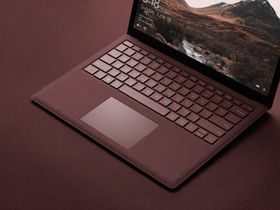 PC-en skal angivelig leveres med alcantara-belagte taster.