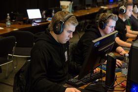 Simon «simiz» Øvrevik da han spilte for GamersLeague på Copenhagen Games 2016.