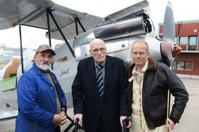 Uten disse tre hadde ikke DH60 Moth fløyet igjen. Fra venstre: Juul Furulund, Knut Kinne og Helge Storflor.