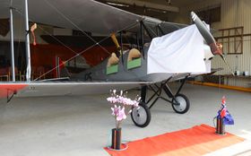 Flyets navn var lenge en godt bevart hemmelighet. Derfor var bokstavene skjult av et hvitt tøystykke før den offisielle seremonien.
