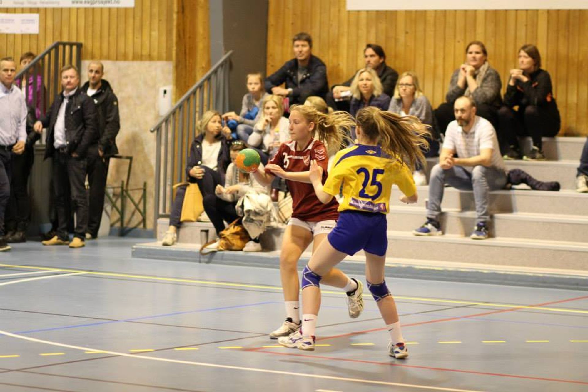 VÅRENS VAKRESTE HÅNDBALLEVENTYR: Her ser du bilder fra Kolbotn Håndballcup 2016. Det blir garantert like mye håndballmoro i år!