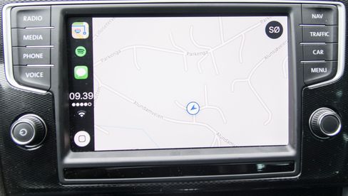 Apples kart er greie nok, og ganske gode å kjøre etter. Men den store fordelen her at Siri er koblet rett inn, og man kan spørre for eksempel hvor langt det er igjen til målet sitt - og få et noenlunde fornuftig svar.
