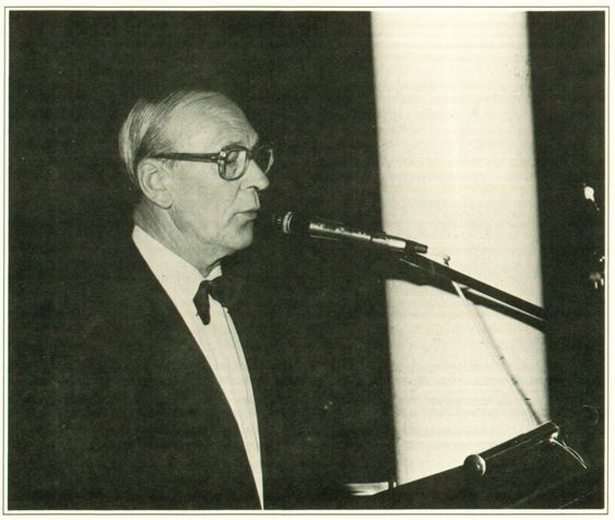 Daværende styreformann Rolv Snare under sin tale til NRLs jubileumsbankett i 1984. Han døde to år senere.
