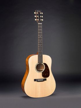 En Dreadnought-modell i silkefinish laget med tanke på det europeiske marked. Pris: 24.000,-.