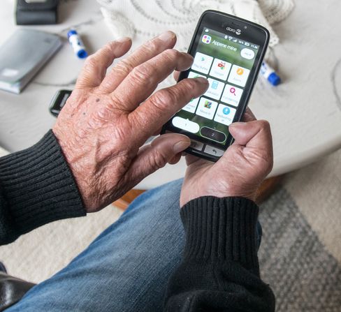 Selv om telefoner ikke er det som opptar ham mest, har vår hjelpetester bladd gjennom store deler av telefonens funksjonalitet på egen hånd, og funnet seg noen favoritter.