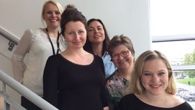 Skal lede NRKs nettsatsing: F v Hildegunn Amanda Soldal, Laurie MacGregor, Tone Libråten, Hege Øygaren og Ida Anna Haugen. Sivert Moe Winther var ikke tilstede da bildet ble tatt).