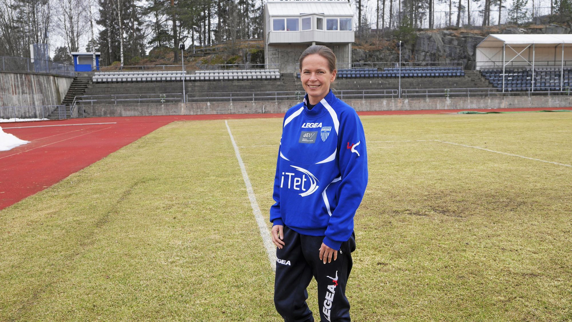 KLAR FOR ACTION: Hovedtrener Cecilie Berg-Hansen for Kolbotn kvinnefotball tror det blir en jevn og tøff kamp i kveld.