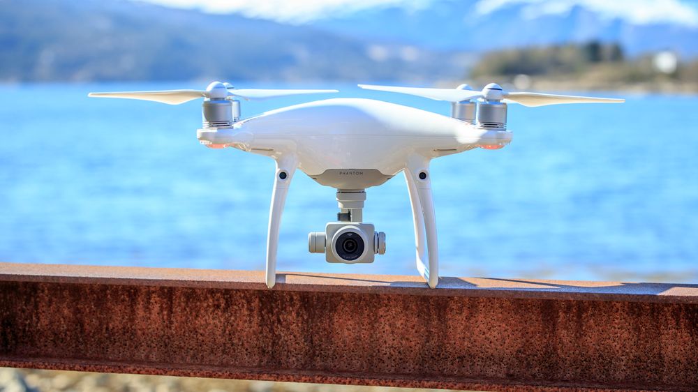 Phantom 4 Advanced er minst en like god drone som forgjengeren, men med et prishopp på 5000 kroner tror vi standardutgaven er det beste alternativet for de fleste. så lenge vi holder oss innafor Phantom-serien.