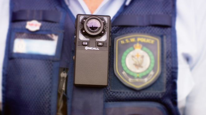 Nå filmer politiet tilbake