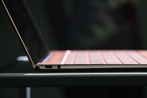 Kun USB Type-C på MateBook X.