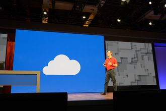 Scott Guthrie er en karismatisk leder som fortsatt skriver kode som benyttes i produksjon. 28. mai kommer han til Norge for å forelese om Azure. Her lanserer toppsjefen en rekke nyheter på keynoten til Microsoft Build i midten av mai.