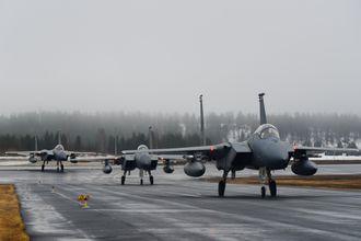 Tre F-15C som nettopp har landet på basen i Rovaniemi.