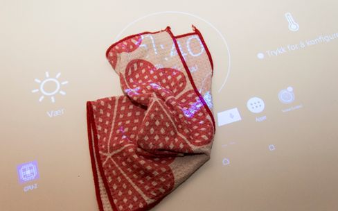 Ett av stedene Sony faktisk har gjort litt arbeid med programvaren selv er på tilkoblingen mellom berøringssensor og projektor. Vasker man for eksempel bordet den skyter bildet på, skrur den til slutt av både projektor og sensor en liten stund - før den skrur seg på igjen etter at du er ferdig. .
