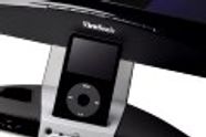 Plugg iPod-en i skjermen