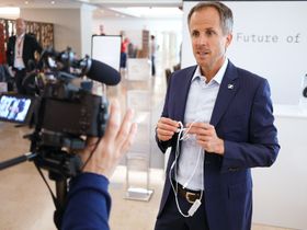 Andreas Sennheiser møtte på Berlin-messen IFAs globale pressemøte i Portugal 300 pressefolk fra hele verden.