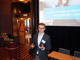 Vetle Høivang Jensen i Rambøll Management Consulting engasjerte salen med sitt innlegg om engasjement.