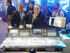 Ernst R. Berggren (t. v.) og Alexander Rambøl i Lydrommet AS med Soundcraft-mikseren VI3000.