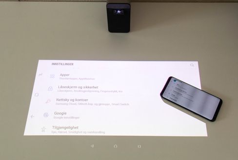 Miracast mot Xperia Touch er faktisk en ganske kul greie, og du kan styre mobilen som sender bildet med Xperia Touch' vanlige berøringsløsninger.