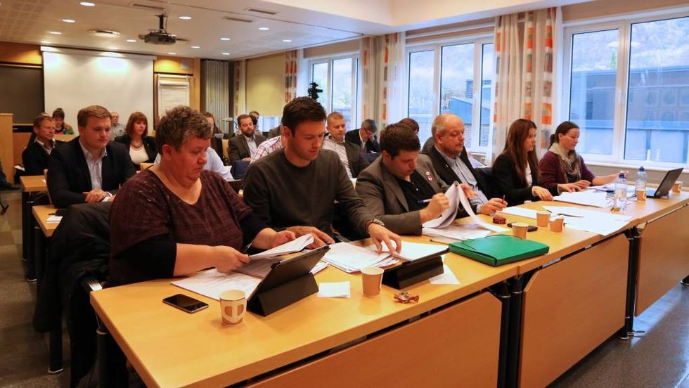 Sjå sendinga frå kommunestyremøtet her