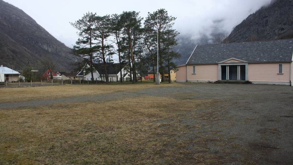 SAL: Lærdal kommune ønskjer å selja tomta der Losjehuset stod fram til brannen i 2014.