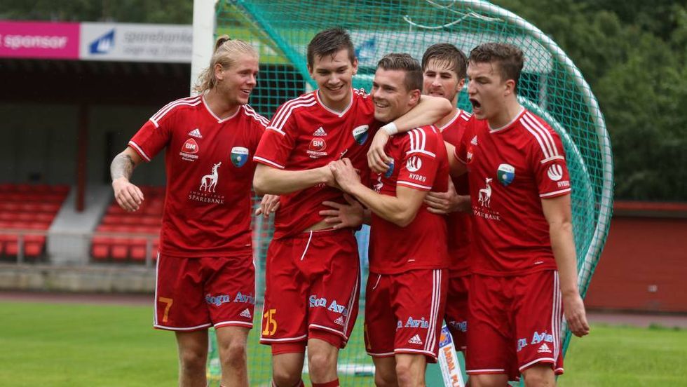 MÅLFEST: Årdal FK briljerte på heimebane mot Florø 2.