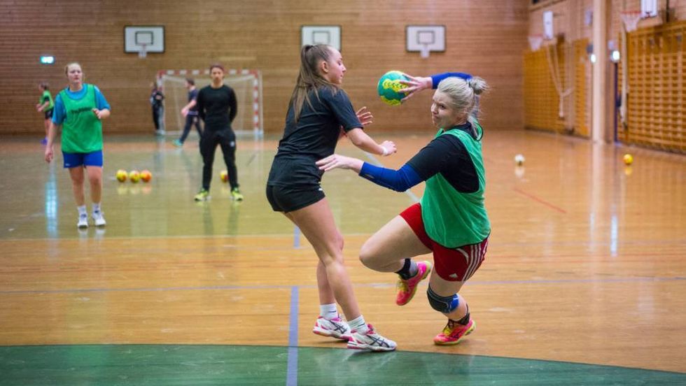 SPRENGT: Handballgruppa er ein flittig leigetakar av Sogndal idrettshall, men merkar som fleire andre at kapasiteten er avgrensa. No vil idrettslaget at kommunen tek grep.