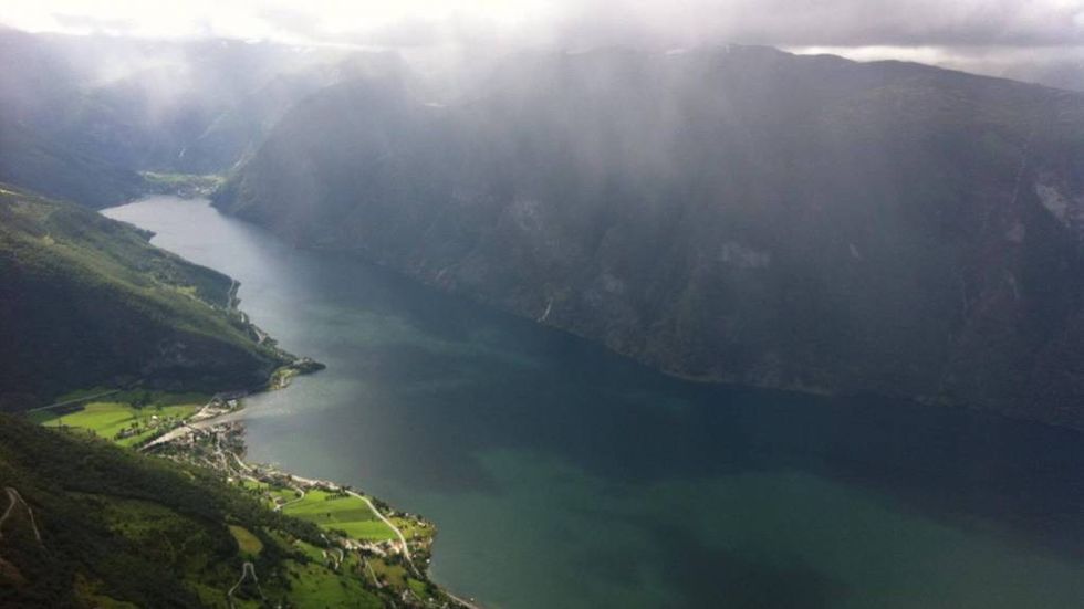 UTSIKT: Utsynet frå Prest i Aurland kan ta pusten frå dei fleste. Hit kan det koma ein gondolbane i framtida.