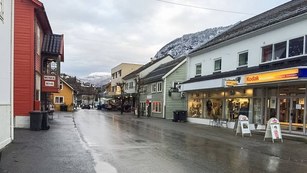 KAPITAL: Fleire selskap den siste veka har auka og sett ned kapitalen. På biletet ser me Fjørevegen i Sogndal.