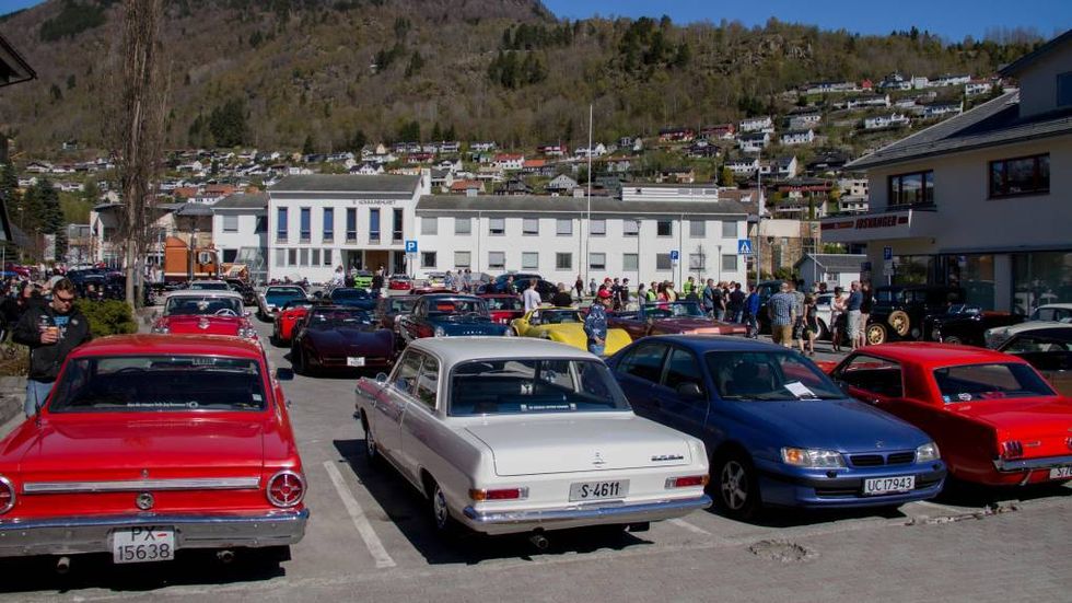 IMPORT OG EKSPORT: Eit nytt selskapt i Sogndal skal hjelpa folk å importera og eksportera bilar. Illustrasjonsfoto frå Vaormønstringa 2017.