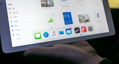Dokken i bunnen av skjermen oppfører seg nå omtrent som i MacOS, og kan endres etter hvor mange apper du trenger hurtig tilgang på. Den gjemmer seg når den ikke er i bruk.