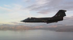 VAKKERT SKUE: Starfighteren fotografert fra F16.