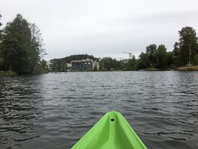 STOR KOS: Å padle i kano på Kolbotnvannet er helmaks!